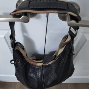 VINTAGE BLACK AND TAN BURBERRY BAG